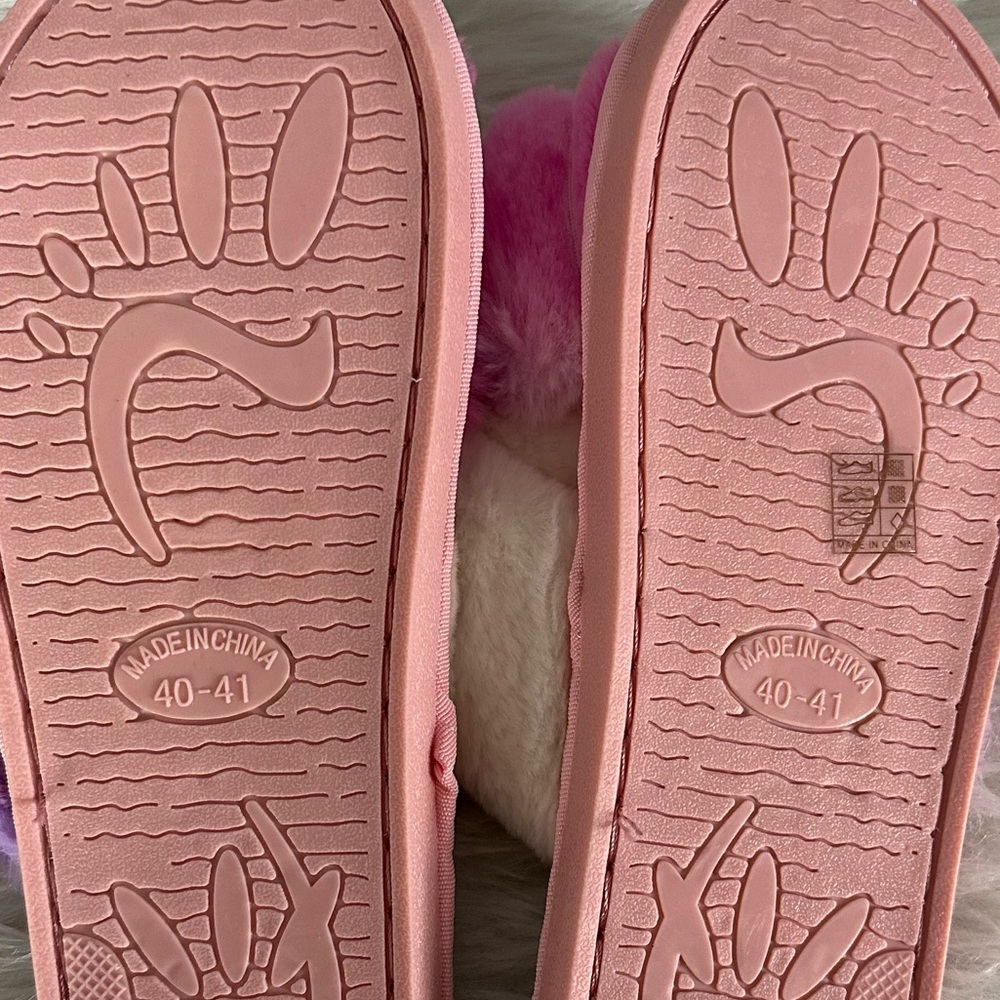 NWOT Cross Strap Fluffy Slippers - Picture 5 of 6